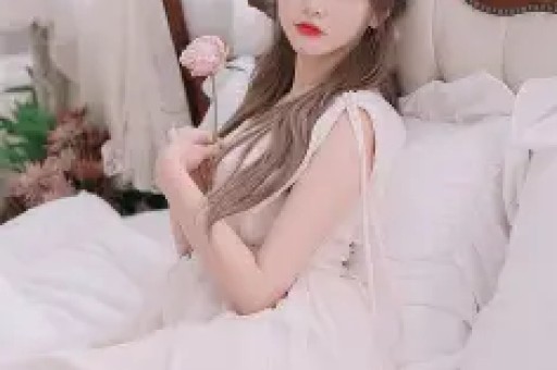 全网吃瓜！某单位美女网红被扒！浑身大牌豪车珠光宝气！